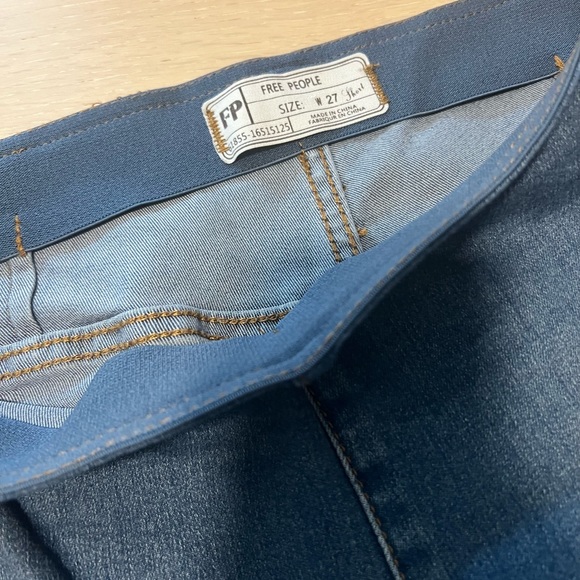 FREE PEOPLE STRETCH FLARES - Picture 10 of 11